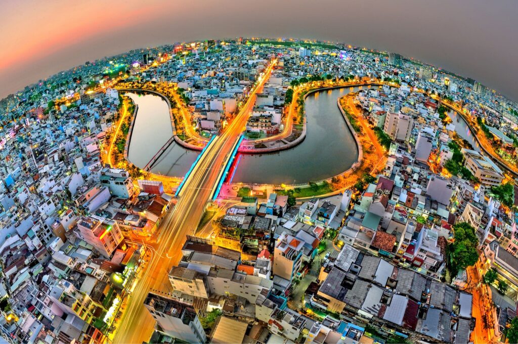 Cung đàn trên kênh Nhiêu Lộc - Ảnh: VÕ VĂN HOÀNG