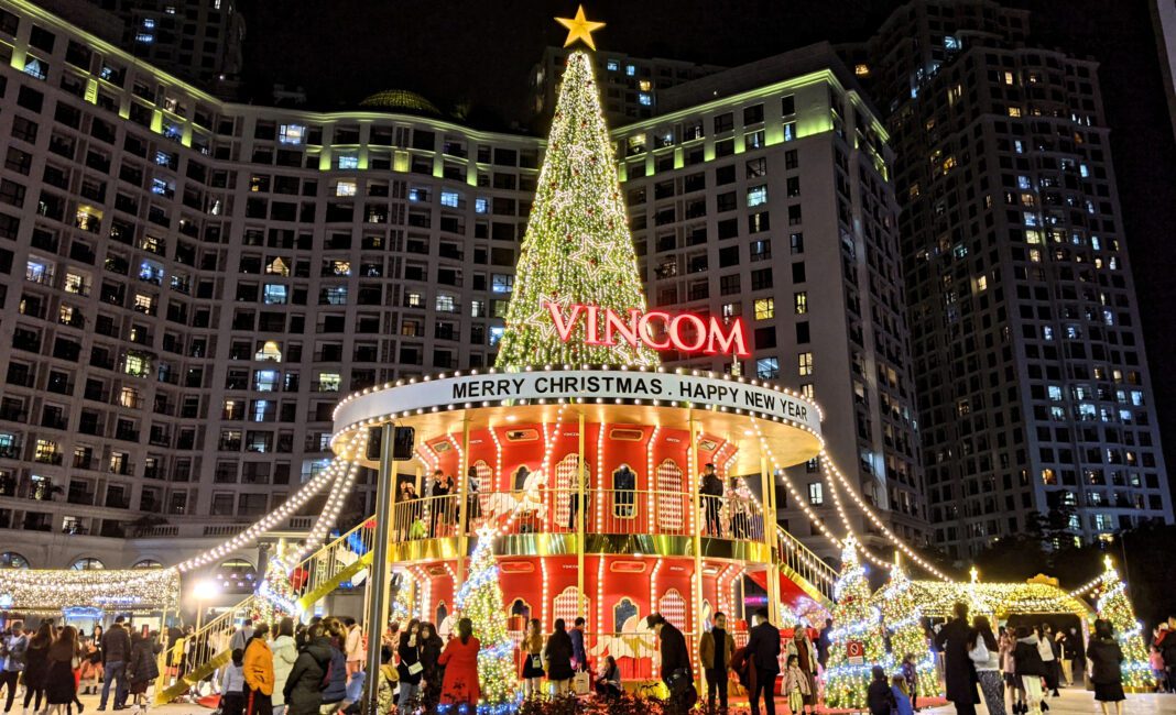 Khám Phá Tiểu Cảnh Noel Khổng Lồ Khu Nam Sài Gòn: Crescent Mall (Quận 7)