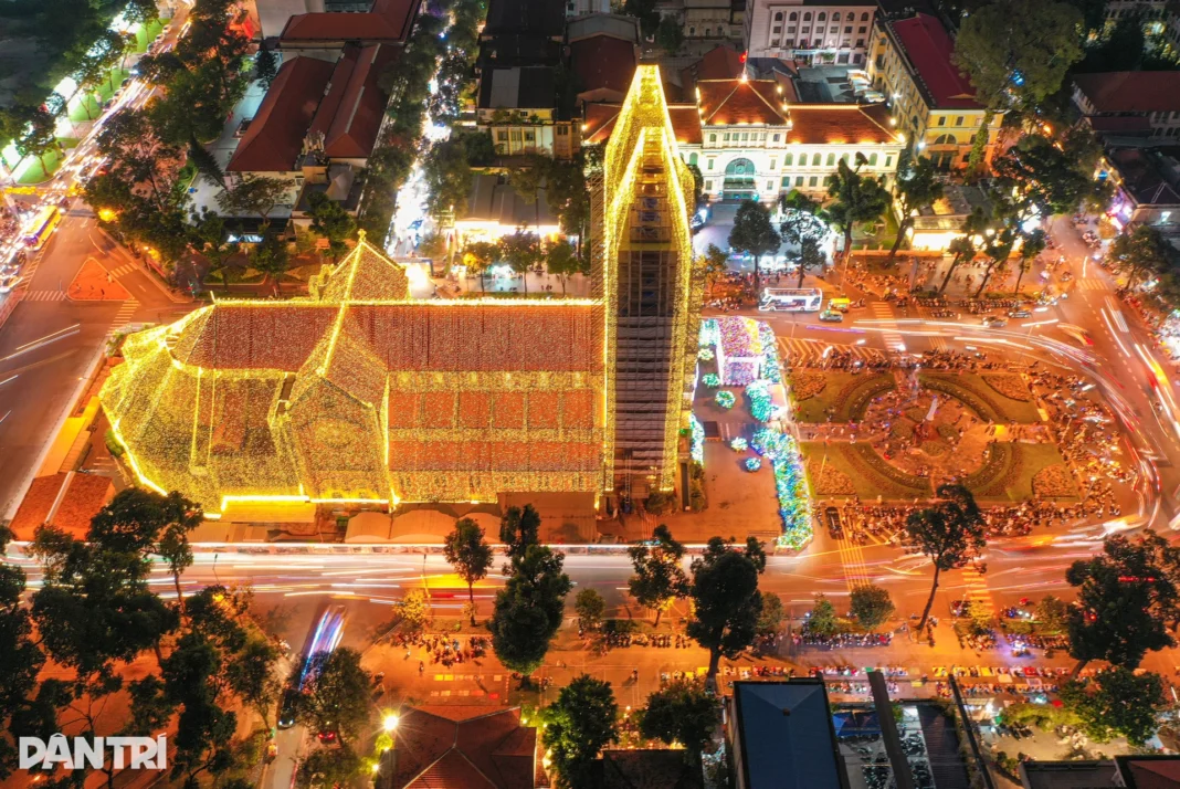 Nhà thờ Huyện Sỹ Trang Trí Noel với kiến trúc Gothic cổ điển