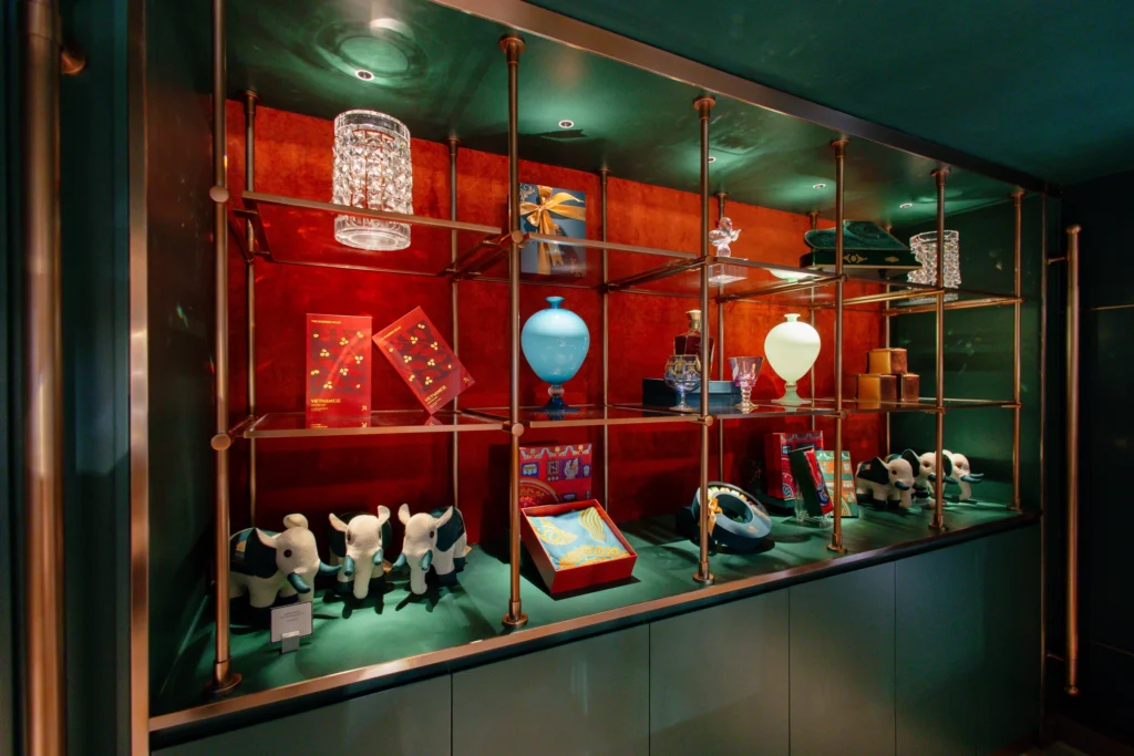 Ke trung bay 1770087009