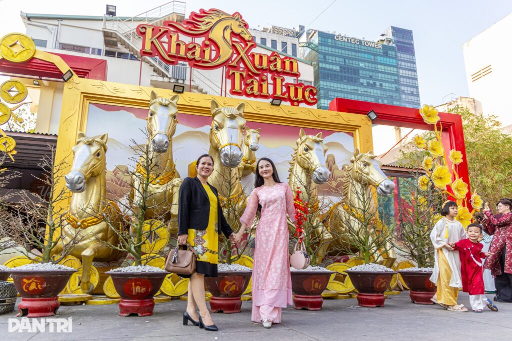 files.ttbc hcm.gov .vn 2026 02 02 cdnphoto.dantri.com .vn pezgugv5rh4dhu1hlnzohvr4oyu 2026 02 01 lehoitetviet2026khoanguyen6jpg 1769944783097